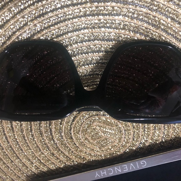 Givenchy oversized wayfarer sunglasses - Picture 7 of 9